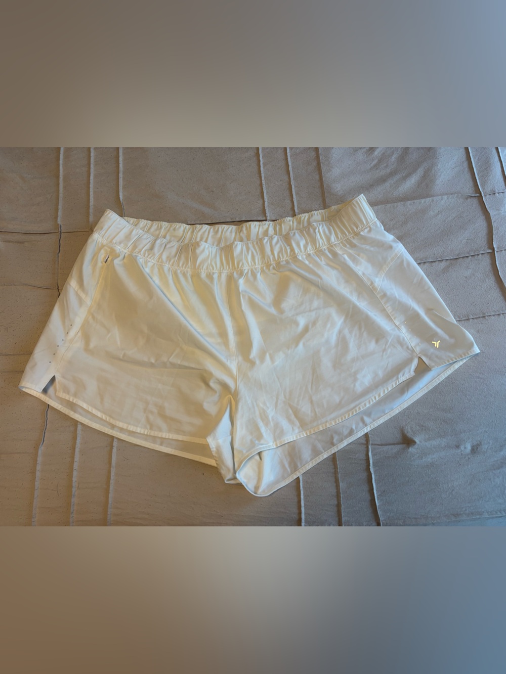 Old Navy Mid-Rise StretchTech 3 inch Run Shorts in White